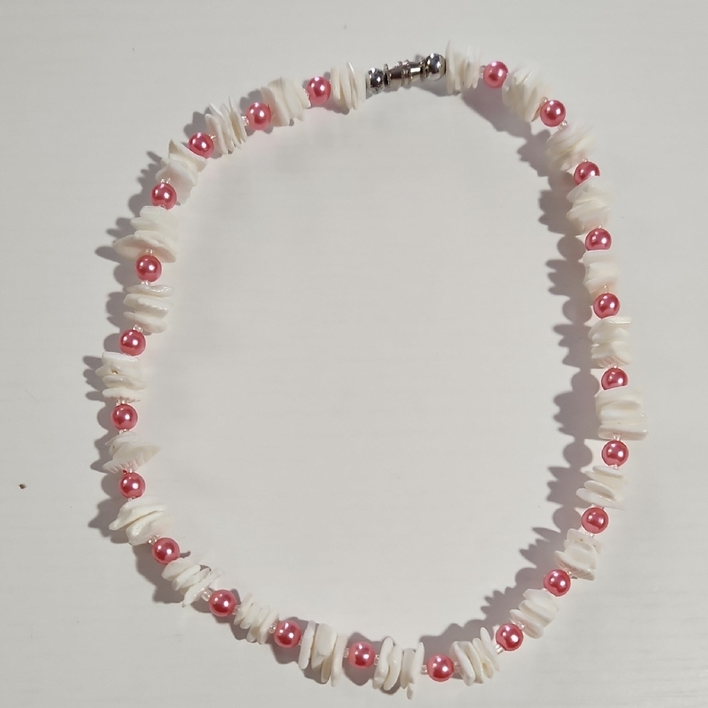 Elegant White and Pink Beaded Necklace with Decorative Accents